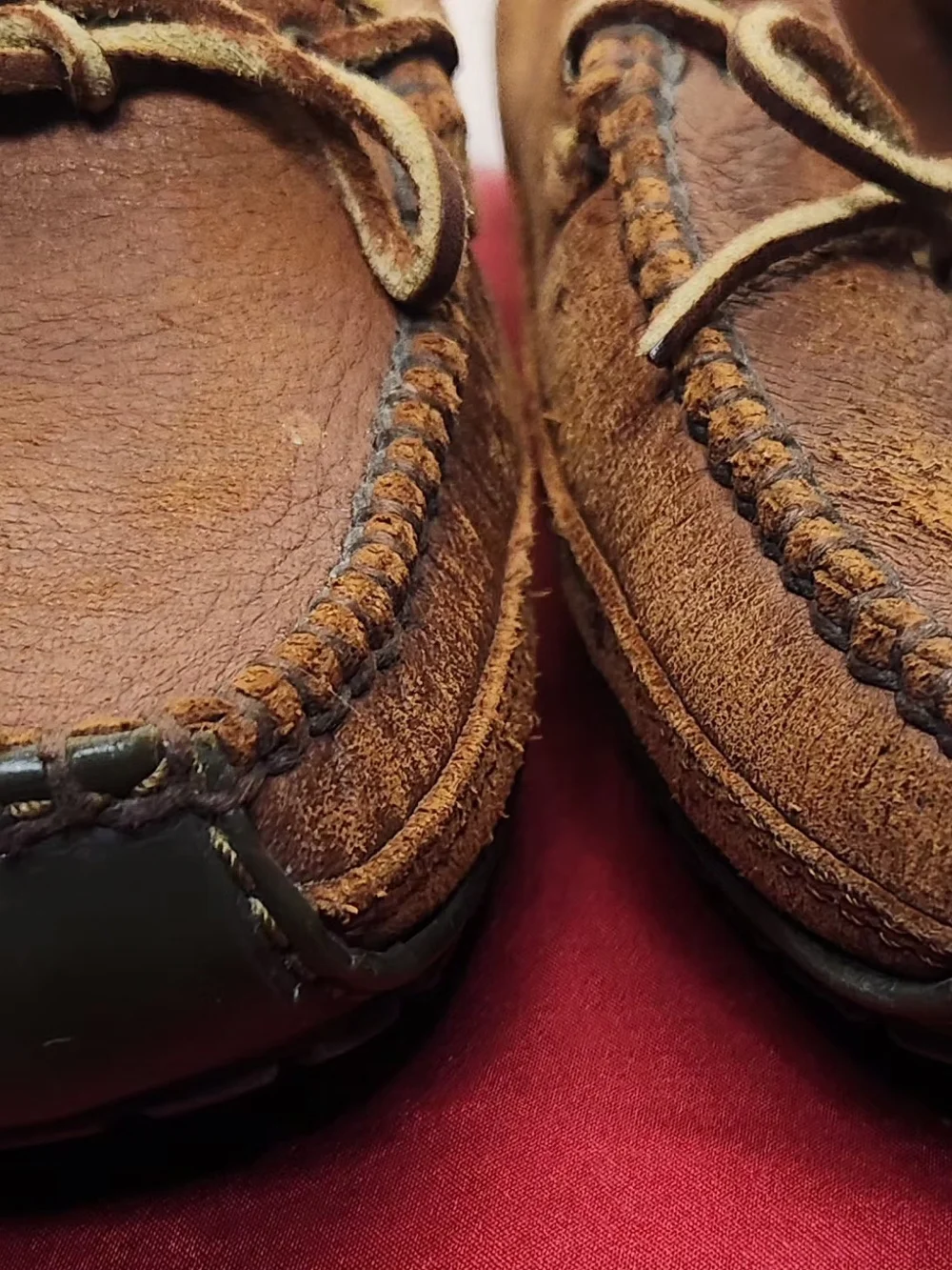 Minnetonka Men's Brown Leather Moccasin Boat Shoes Size 8.5 with Flaw -See photo